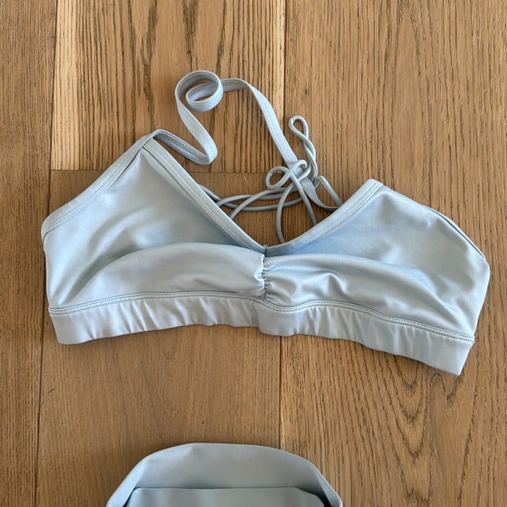 Pre owned alo yoga ice blue bra and pants - Picture 2 of 5